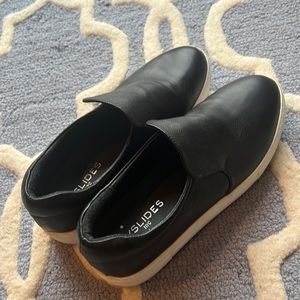 J/SLIDES BLACK leather 9 1/2 - worn once